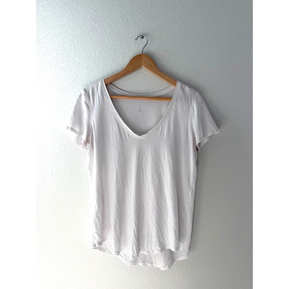 Lululemon White Love V-Neck T-Shirt Relaxed Fit Size M